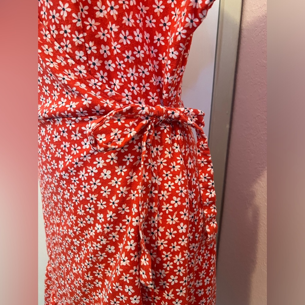 Red and white floral wrap dress - Picture 9 of 13